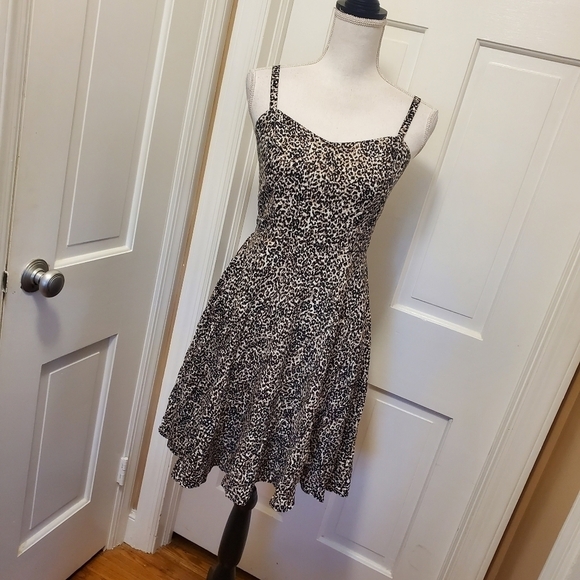 Old Navy Leopard Print Sun Dress - Size Small 100% Rayon - Picture 8 of 10